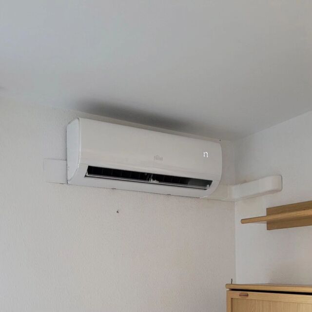 Instalación de 2x1 de Ferroli apurando los espacios al máximo. 
Sorteando tubos de agua, instalaciones de ACS, etc 

¿A que esperas? ¡No pases más calor!

📲 624295450
📩 serveisgr.es - info@serveisgr.es
🚩 Vilanova i la Geltrú (Barcelona - Tarragona)
_________________________________
#aireacindicionado #mantenimiento #electricidad #clima #instalaciones #fontanería #reparación #hvac #refrigeration #knipex #wera #handyman #r32 #r410 #climatizacion #serveisgr #hvac #mitsubishi #daikin #doméstico #manitas #servicios #agua #decoración #interiorismo #cunit #cubelles #vilanova #calafell #sitges